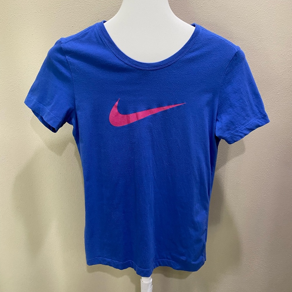 Women’s Nike t-shirt